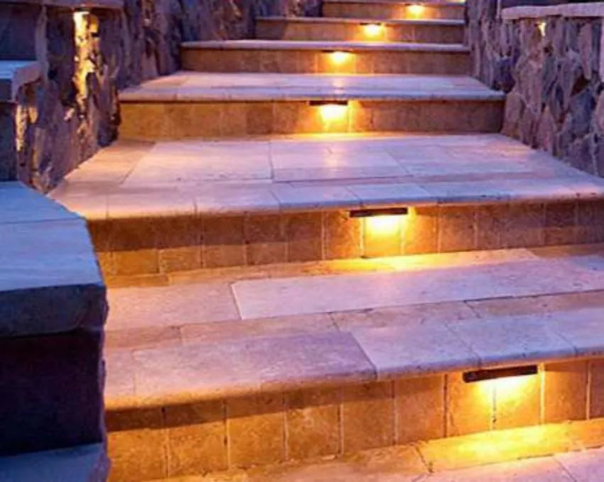 Integrated Aluminum Hardscape/Edge Light - STB06R